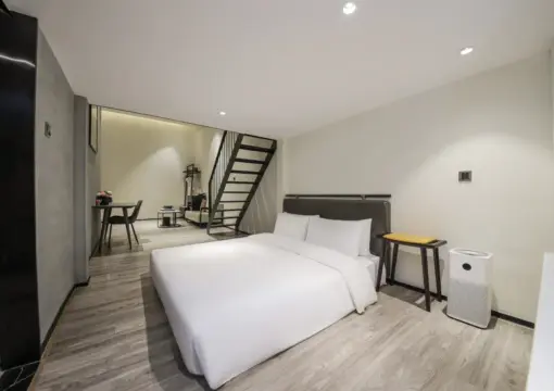 Deluxe Duplex Family Room（Tencent Video VIP)